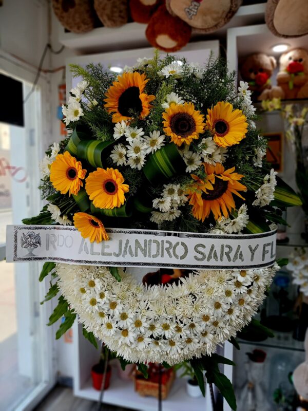 CORONA DE FLORES BLANCAS ACOMPAÑADAS DE DIFERENTES FLORES - Imagen 3