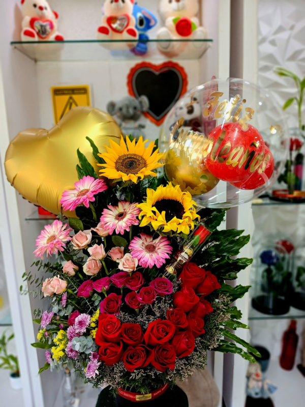 ARREGLO DE ROSAS BEBE,GERBERAS,GIRASOLES EN BASE CON GLOBO PERSONALIZADO