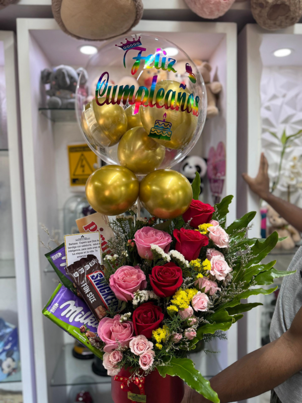 ARREGLO FLORAL EN BASE CHOCOLATE Y GLOBO BURBUJA  PERSONALIZADO