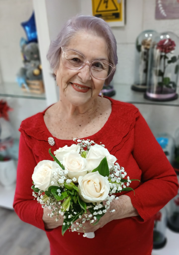 HERMOSO BOUQUET DE ROSAS BLANCAS