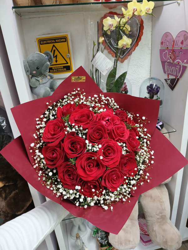 BOUQUET DE ROSA CON GIPSO