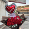 BOUQUET FLORAL DE ROSAS CON GLOBO DE 10" - Imagen 2