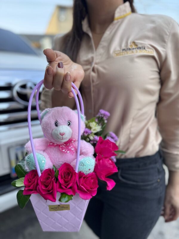 CARTERA CON PELUCHE Y ROSAS