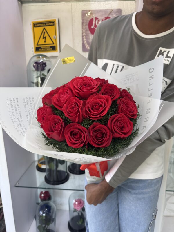 BOUQUET DE ROSAS EN VARIOS ESTILOS